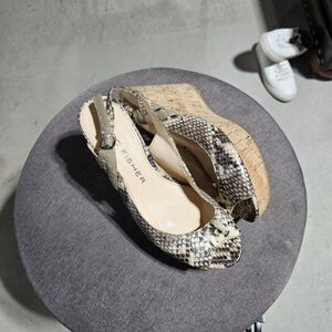 Women's Snakeskin Wedge Sandals - Brown